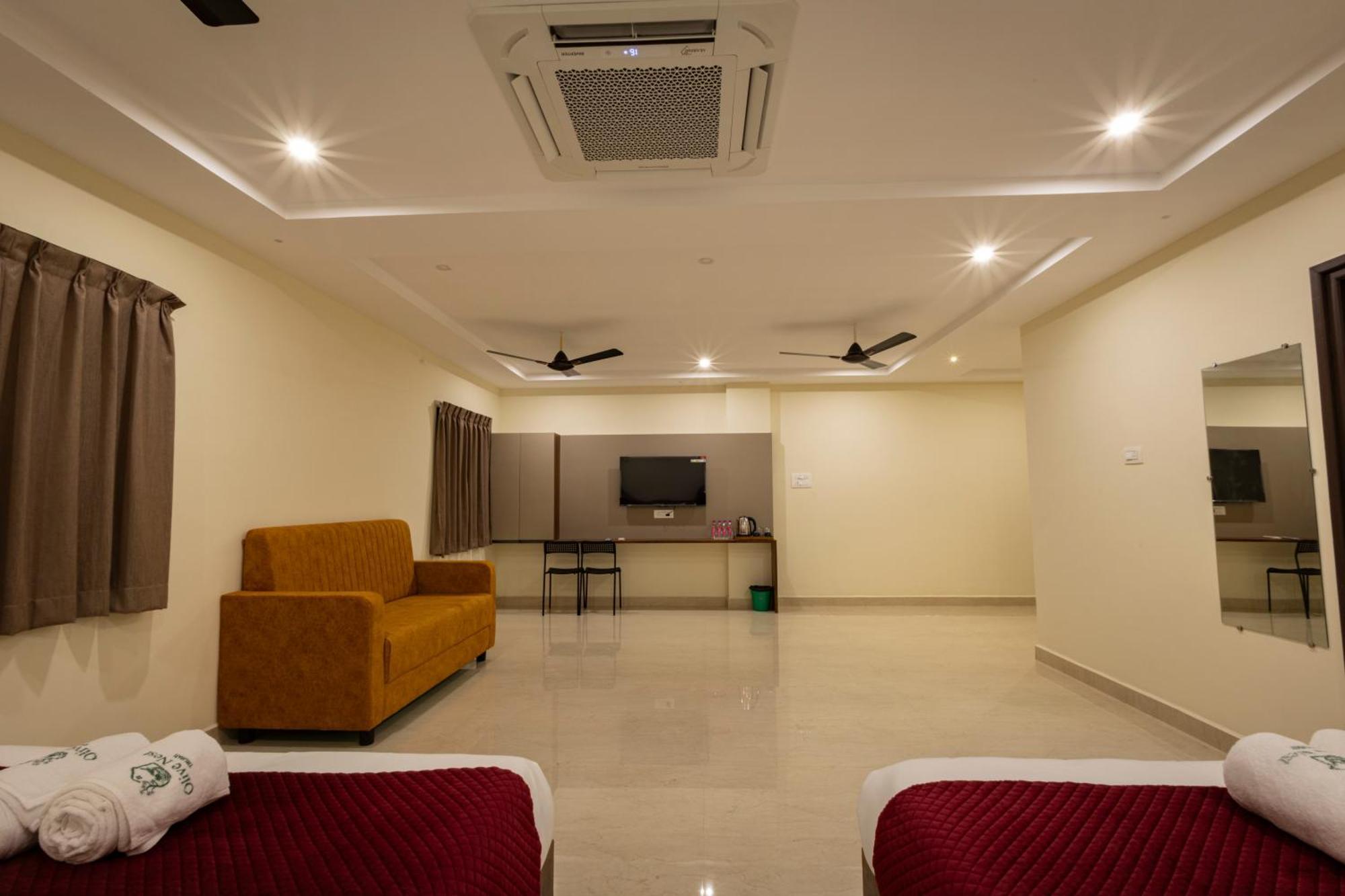 Olive Nest- Tirupati Bus Stand- 300 Meters, Railway Station- 400 Meters Hotel Buitenkant foto
